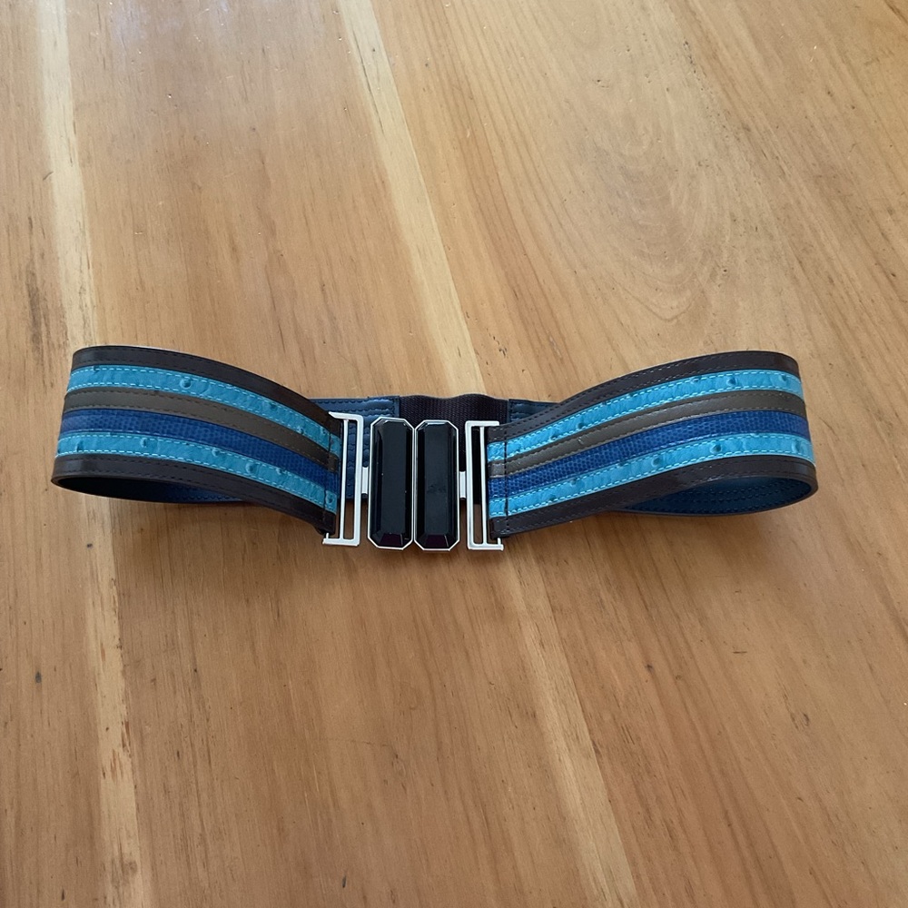 Stretch Elastic Men's Belt with Blue Stripe Accent